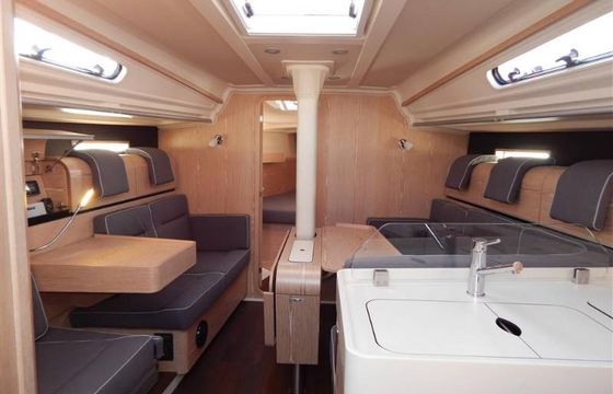 Sailing yacht Dehler 38 - Blue Chip