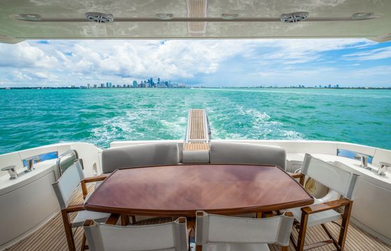 62’ Azimut Flybridge in Downtown Miami