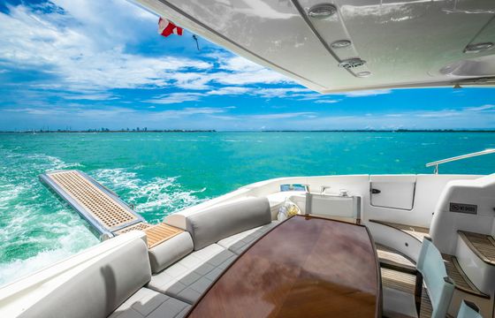 62’ Azimut Flybridge in Downtown Miami