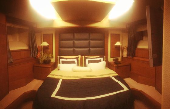 Azimut Jumbo 105'