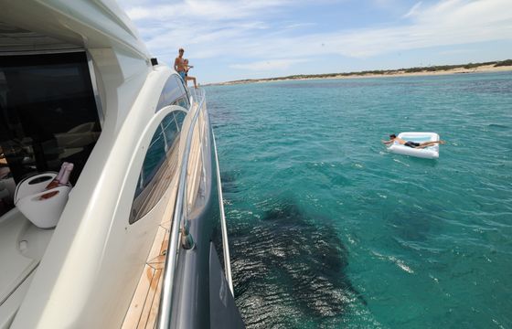 AZIMUT 68 S