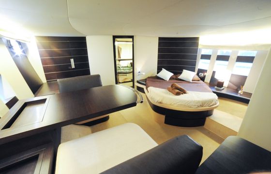 AZIMUT 68 S