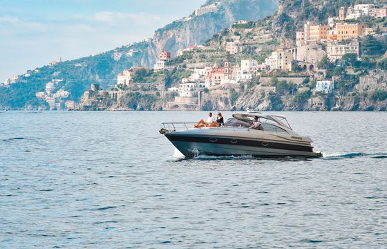 Pershing 37