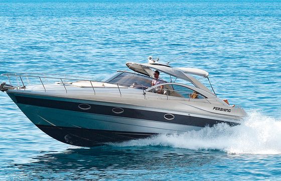 Pershing 37