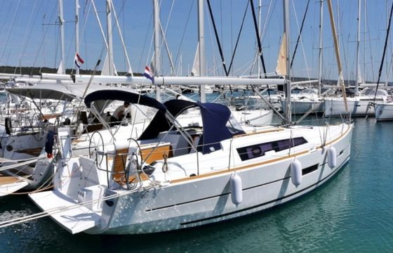 DUFOUR 382 BT - THELMA