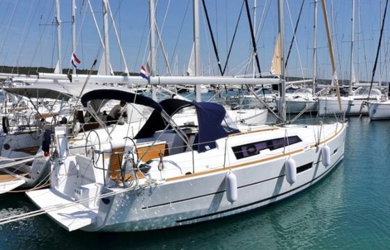 DUFOUR 382 BT - LOUISE