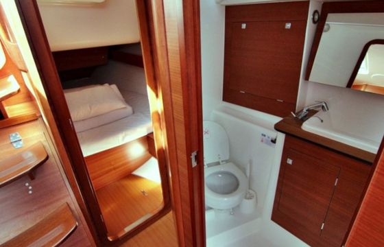 DUFOUR 382 BT - LOUISE