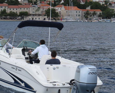 Sea Ray 210