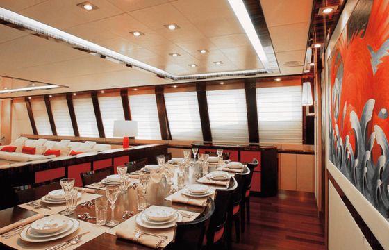 M/Y Dragon