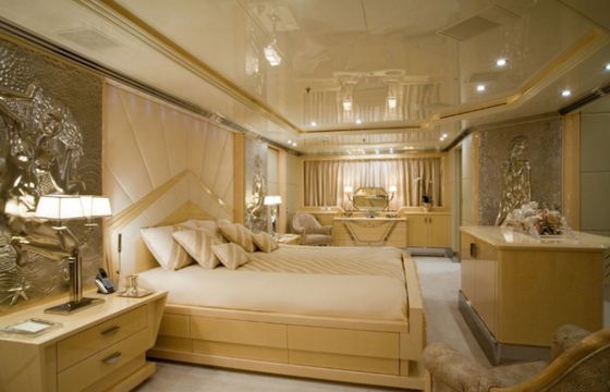 M/Y Sunday