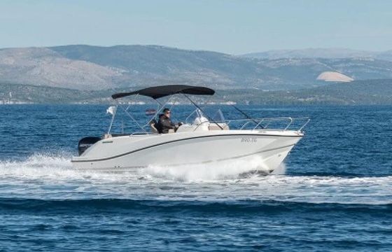 Quicksilver Activ 675 Open