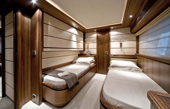 FERRETTI CUSTOM LINE 97