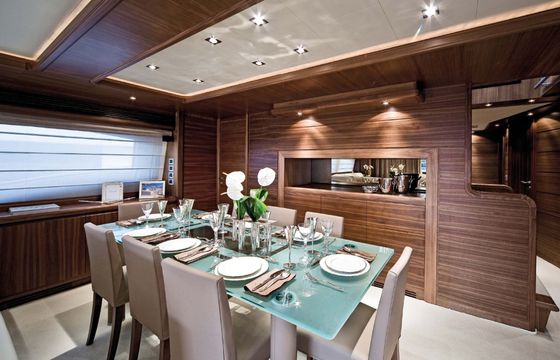FERRETTI CUSTOM LINE 97