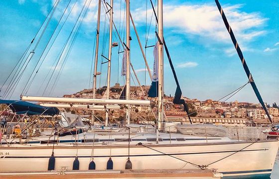 Danai (with Bowthruster ,Solar Panels, New Sails)