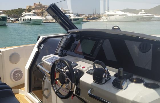 MEDCAT68 Available for daily charter only - From 10:00 to 20:00 - 0 night