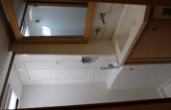 Iris IV (Queen cabin 2)