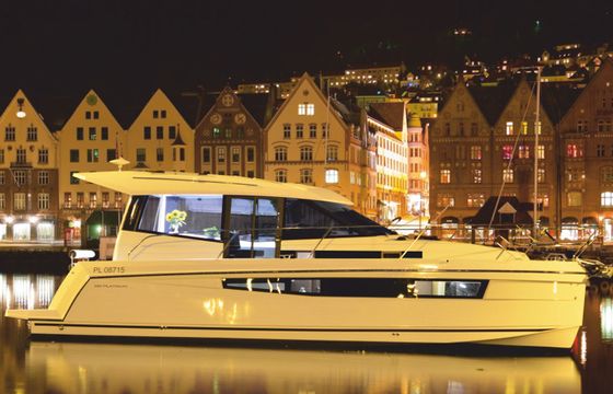 Platinum 989 Flybridge