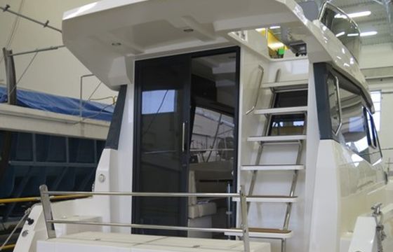 Platinum 989 Flybridge