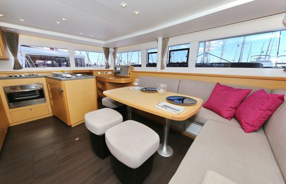 PRETTY ALICE AC all + generator + OB 20HP