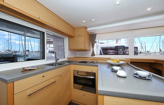 PRETTY ALICE AC all + generator + OB 20HP