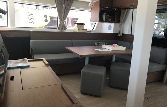 Big Mama (AC, WM, Generator, Inverter, Tender Lift)