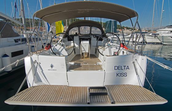 Delta Kiss