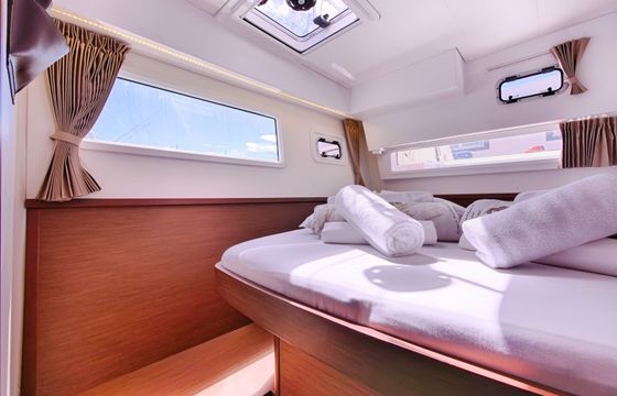 SEA VOYAGER - CREWED
