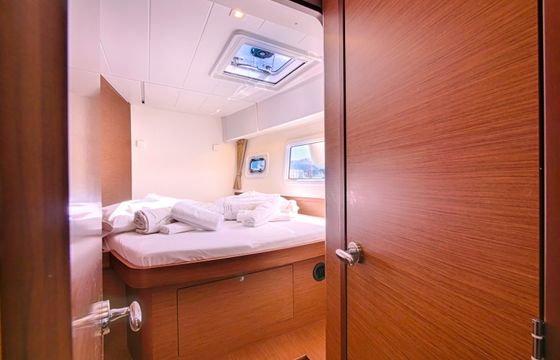 SEA VOYAGER - CREWED