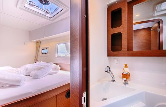 SEA VOYAGER - CREWED