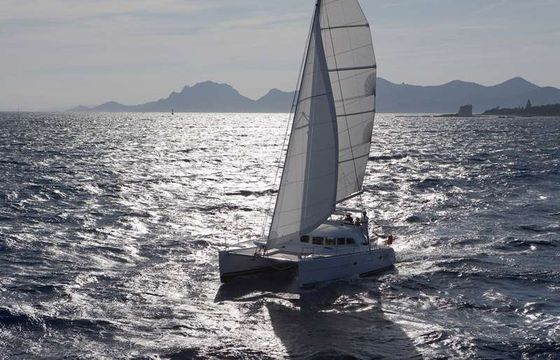 LAGOON 38