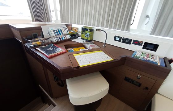 MPLE (air condition, generator, water maker)    _Skippered Only_
