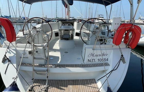 Beethoven ( with Bowthruster ,Solar Panels)