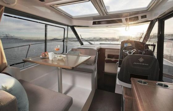 NEW JEANNEAU MERRY FISHER 895