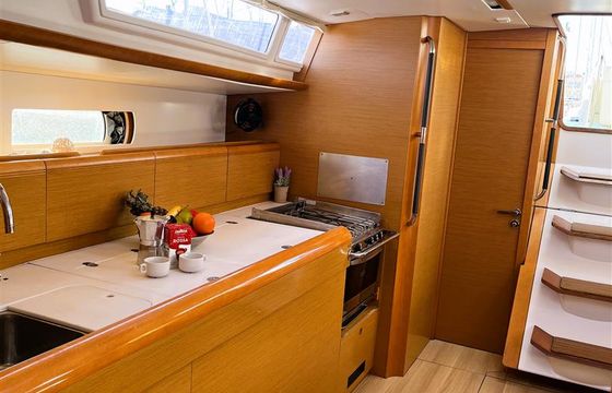 Scooby Doo (New sails 2023 - Solar panel-Bow Thruster)