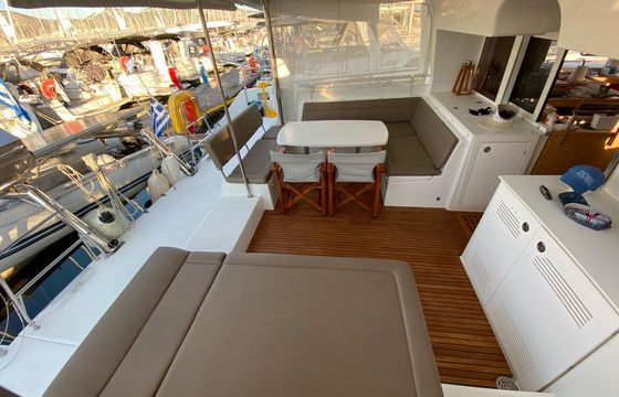 AEROPI |⛵ VIP, Skippered Only, Watermaker, Generator, AC, BBQ