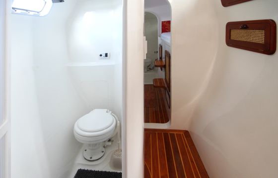 Amadeus Mumby 48 - Cabin Charter