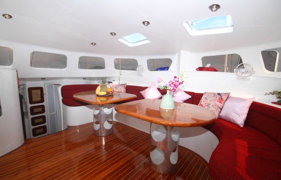 Amadeus Mumby 48 - Cabin Charter