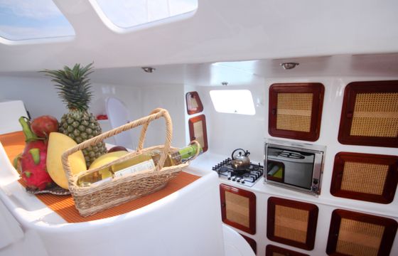 Amadeus Mumby 48 - Cabin Charter