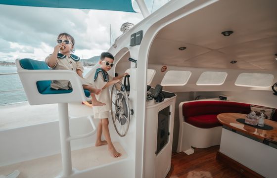 Amadeus Mumby 48 - Cabin Charter