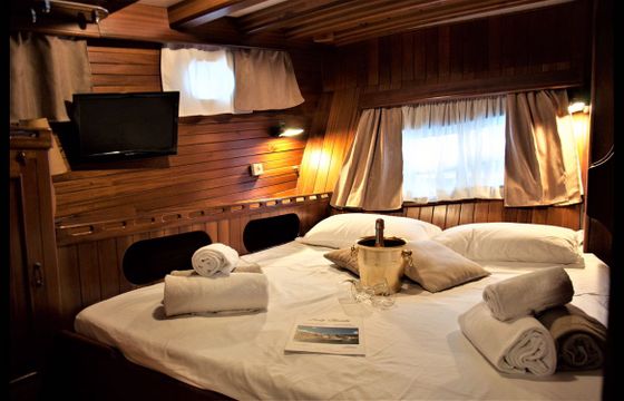 Aeolian Island Cabin 5