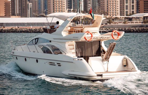 AZIMUT GRAND CREW
