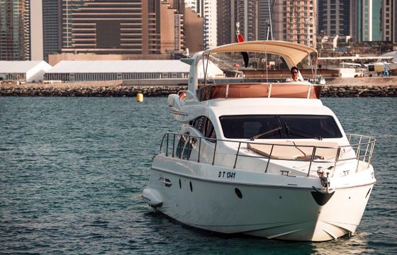 AZIMUT GRAND CREW