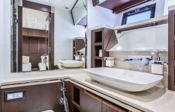 GALEON BELLA