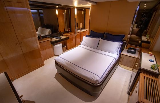 CODE 8 BENETTI