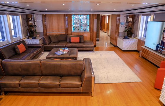 CODE 8 BENETTI