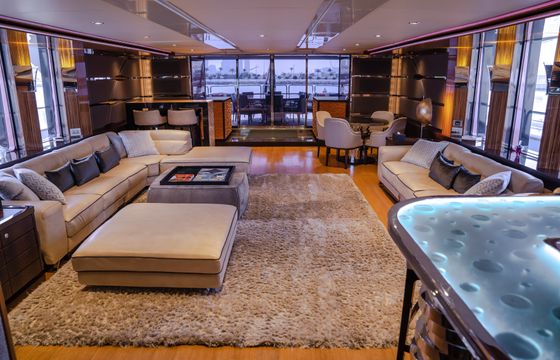 CODE 8 BENETTI