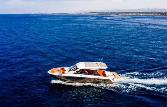Bavaria Vida 33