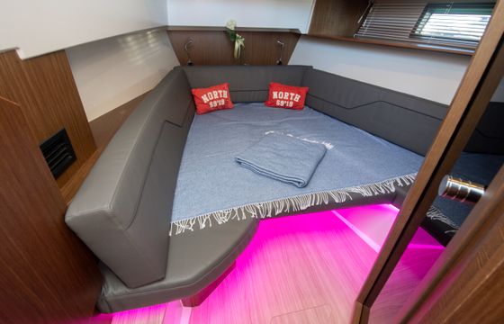 Bavaria Vida 33