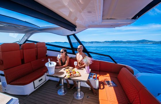 Bavaria Vida 33