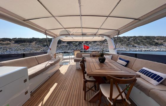 Yacht Sky